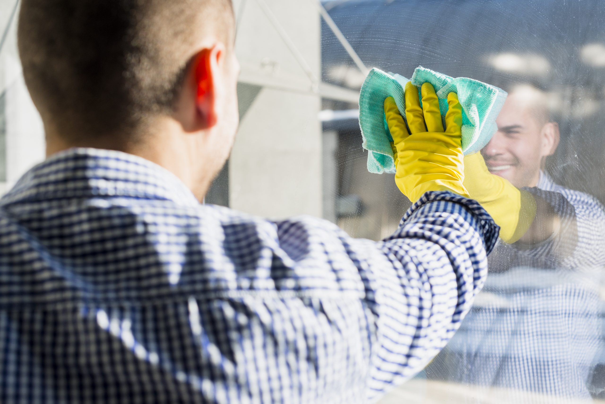 close-up-man-cleaning-his-house_4196429